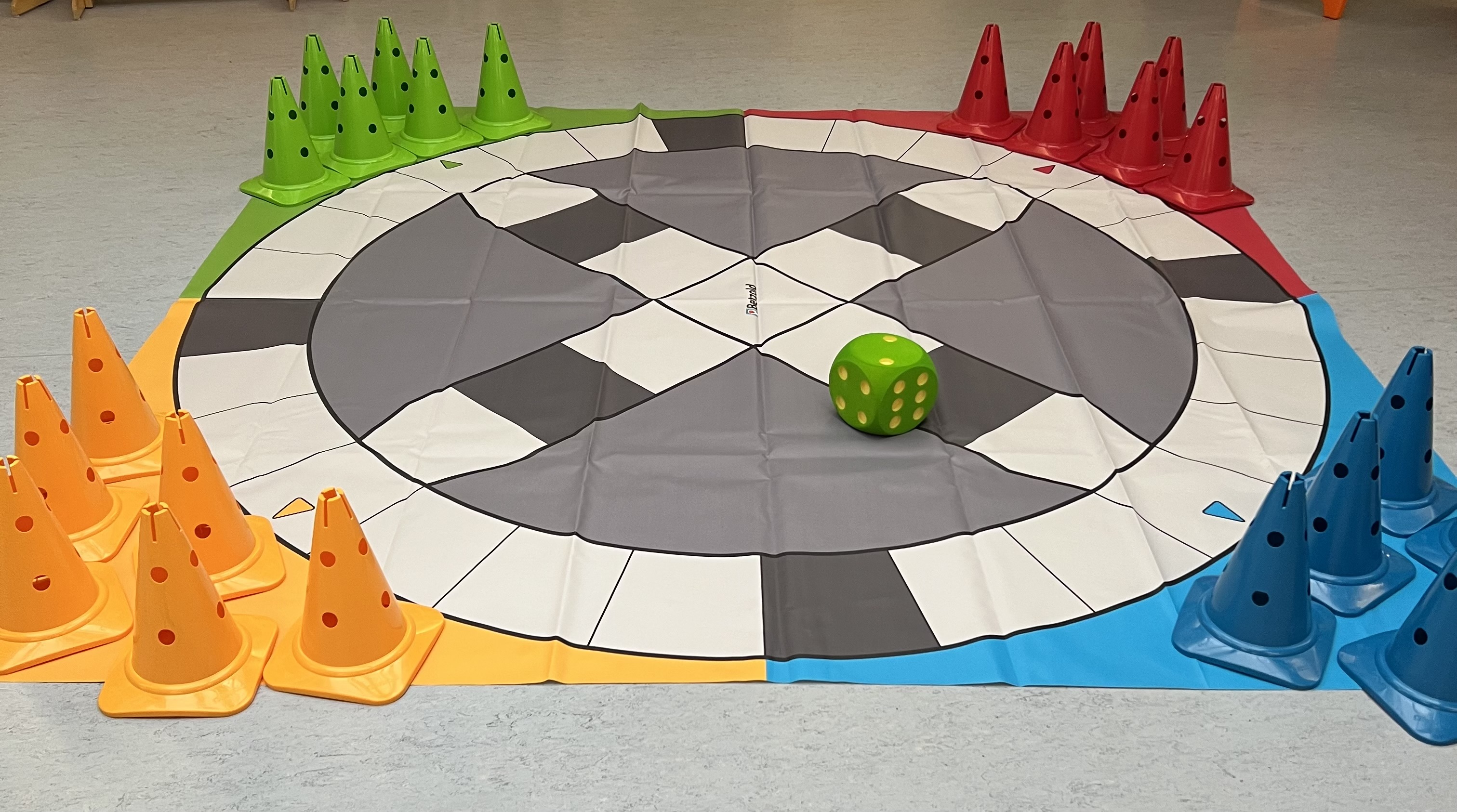 Hütchenspiel XXL